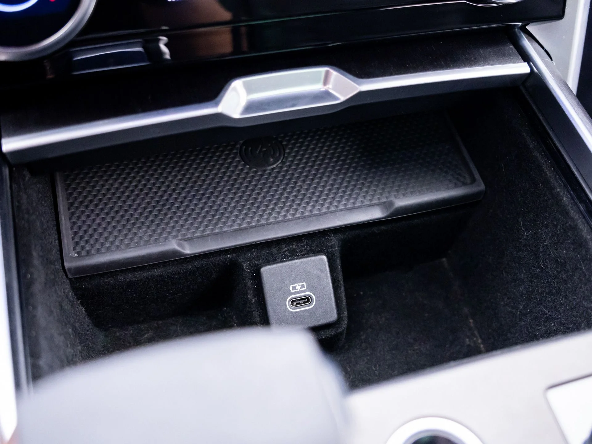 Used 2023  Land Rover Autobiography image 24
