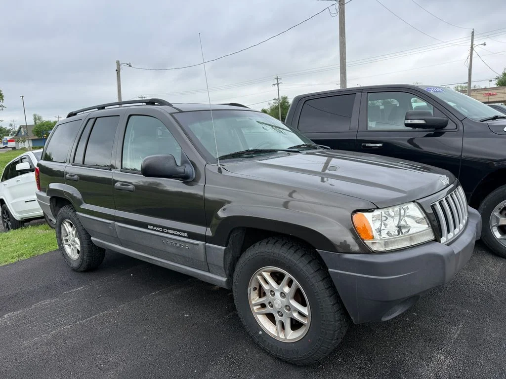 Used 2004 Beige Jeep Laredo image 4