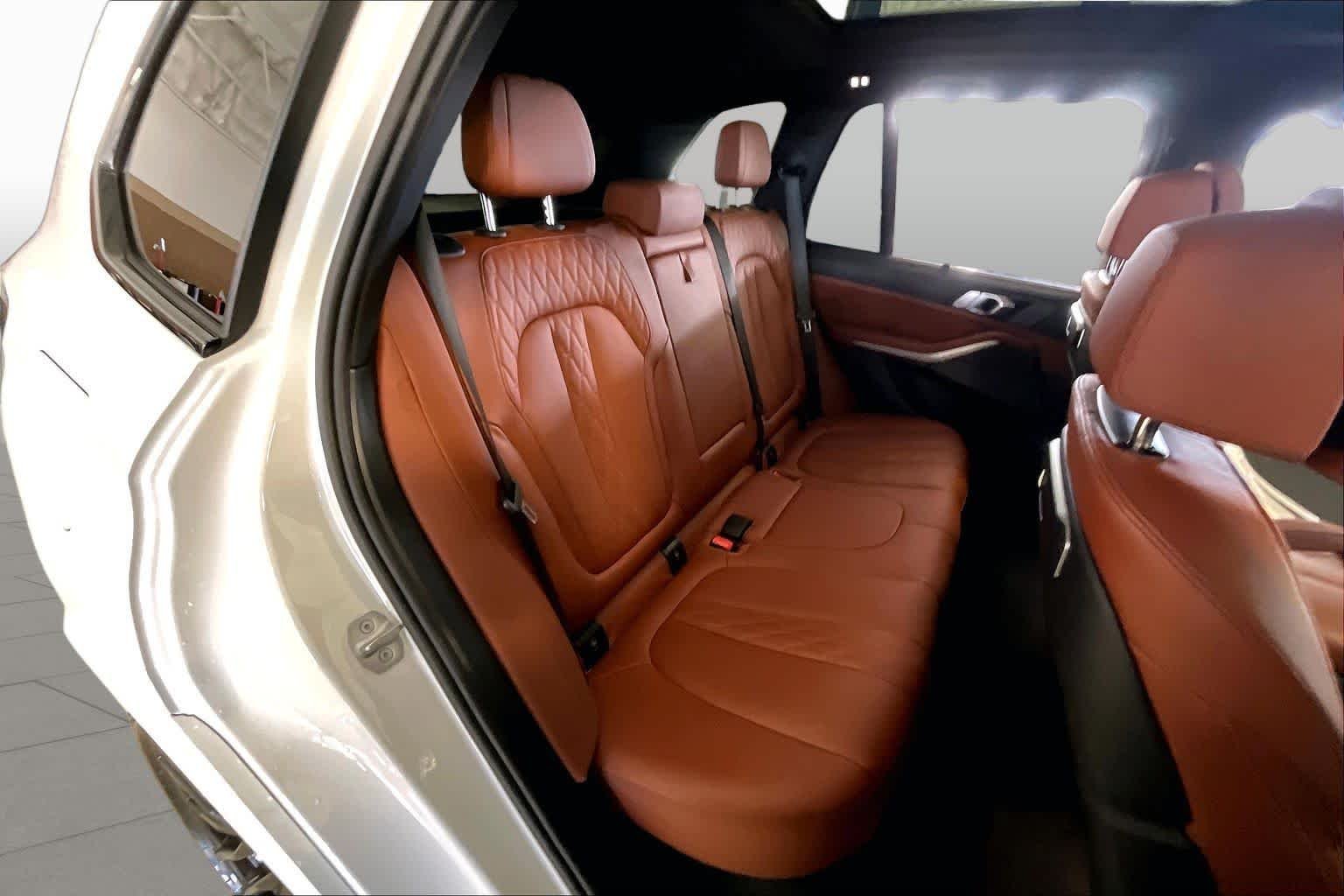 Used 2024 Mineral White Metallic BMW M60i image 18