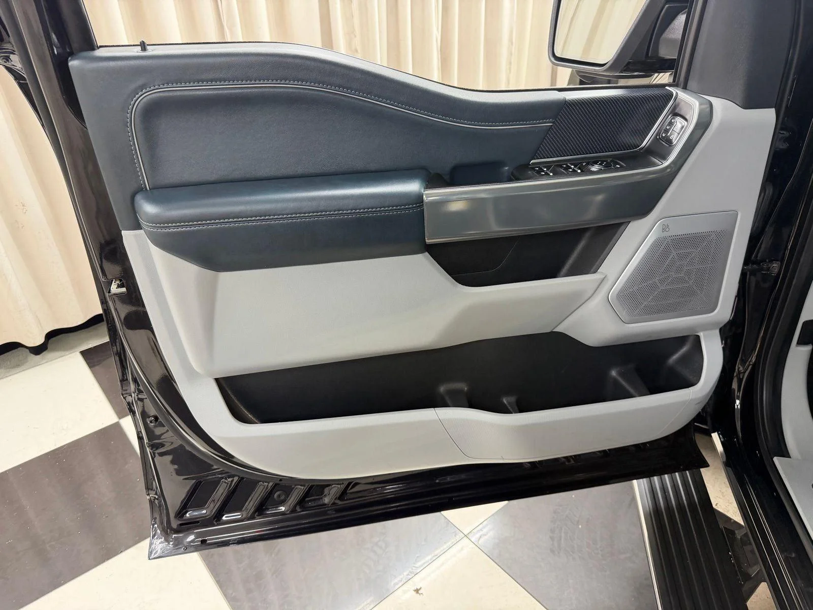 Used 2023 Agate Black Metallic Ford Limited image 30