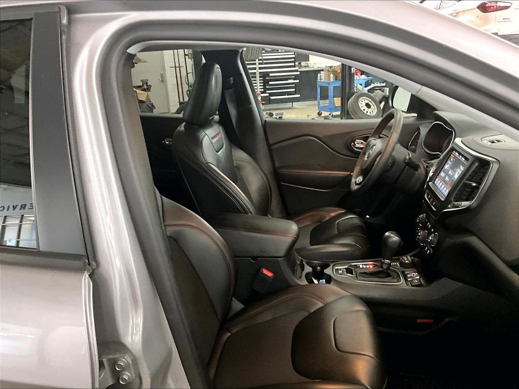 Used 2021 Billet Silver Metallic Clearcoat Jeep Trailhawk image 11