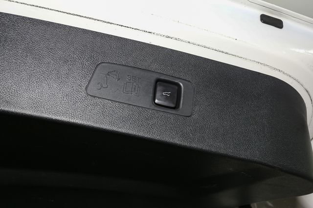 Used 2022 White Lincoln Standard image 11