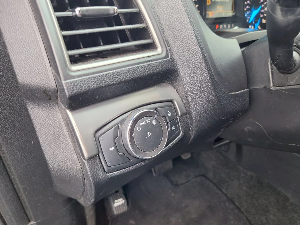 Used 2018 Blue Ford XLT image 11