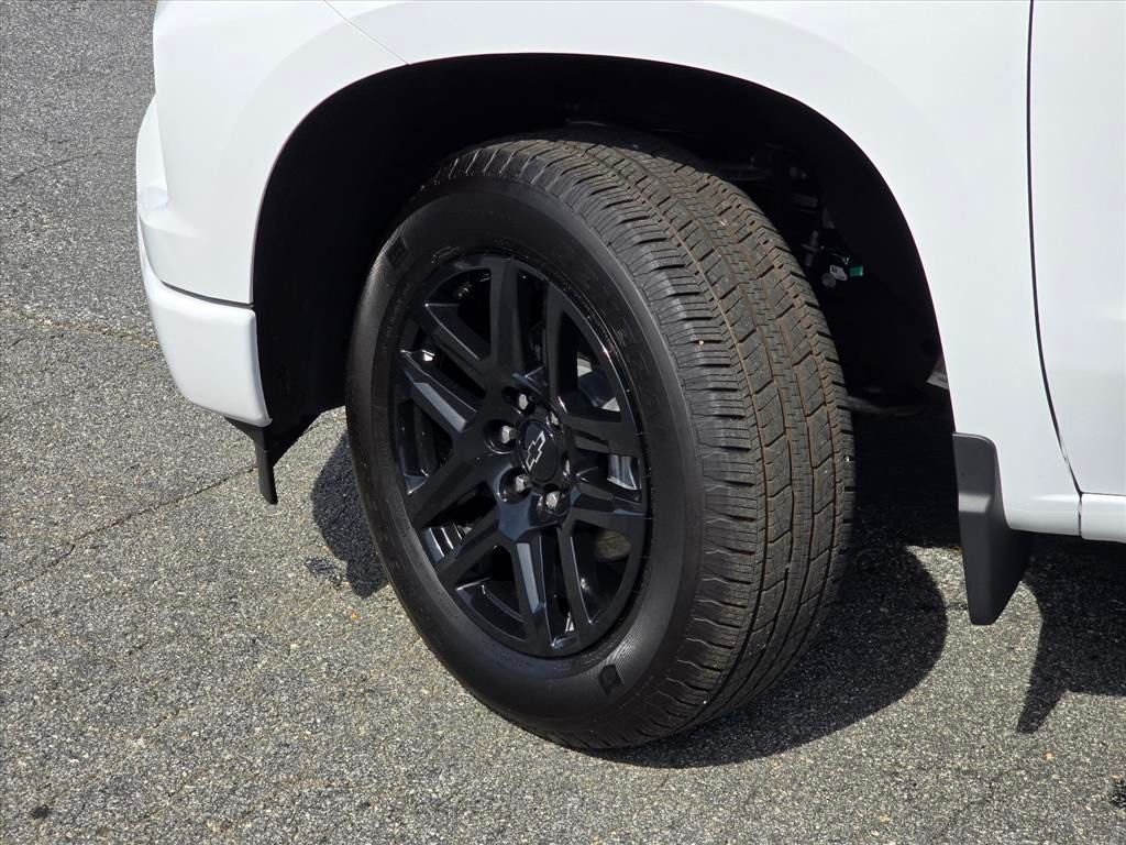 Used 2025 White Chevrolet Custom image 27