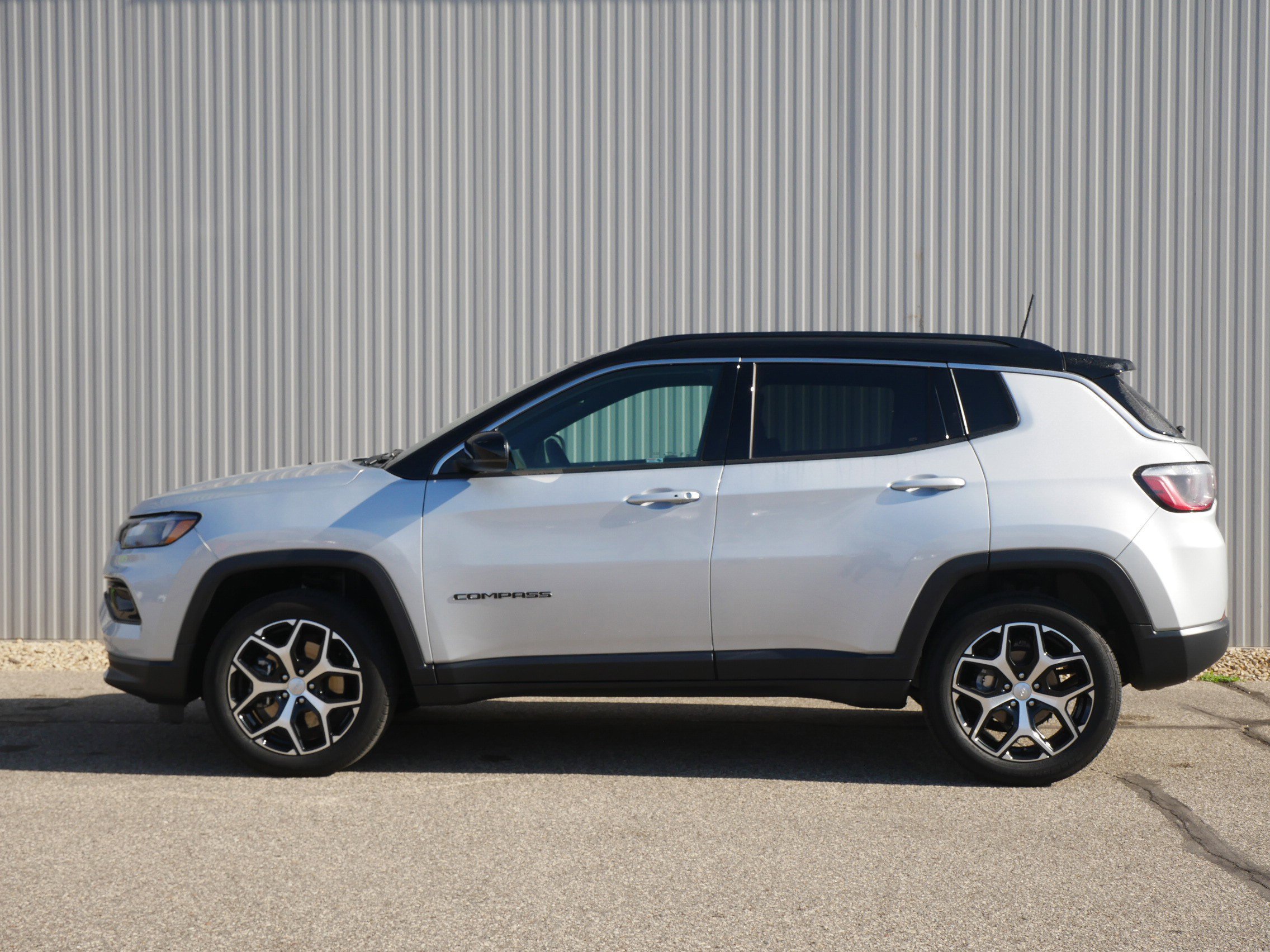 Used 2024 Jeep Compass Limited with VIN 3C4NJDCNXRT107901 for sale in Hastings, Minnesota