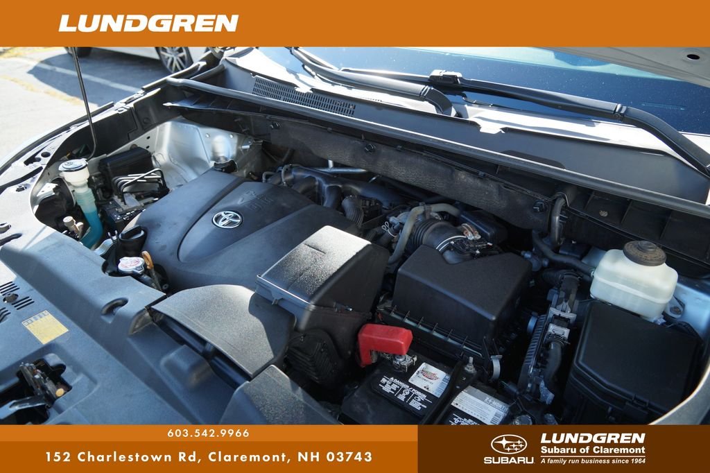 Used 2018 Silver Toyota XLE image 35