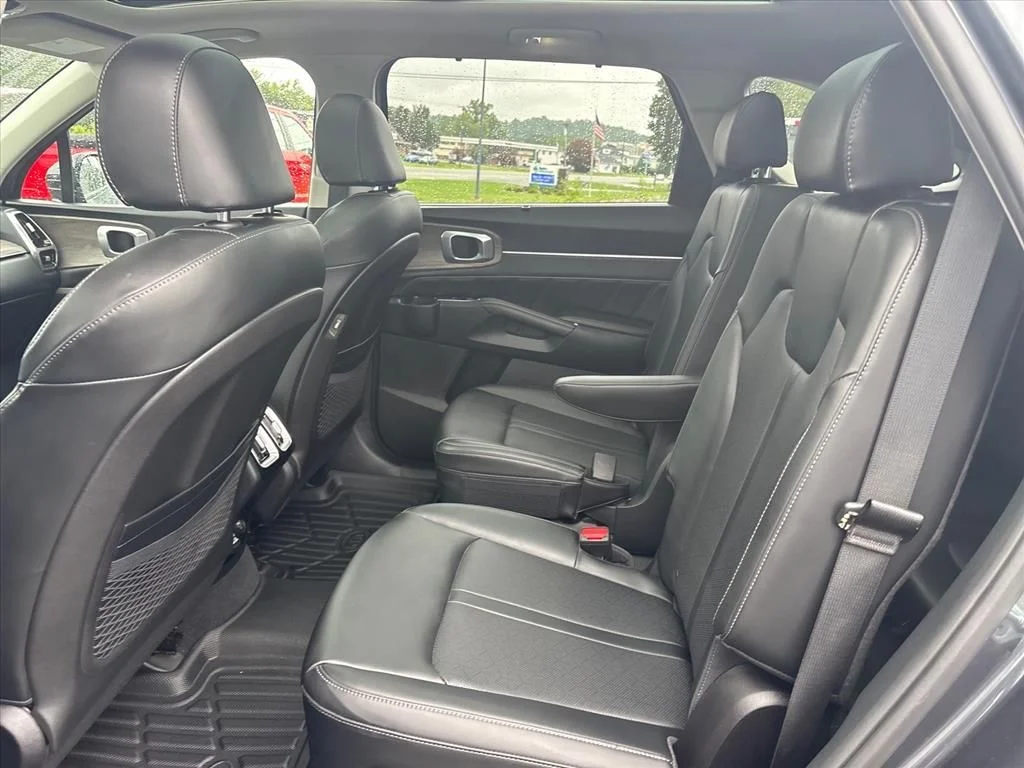 Used 2022 Black Kia X-Line EX image 16