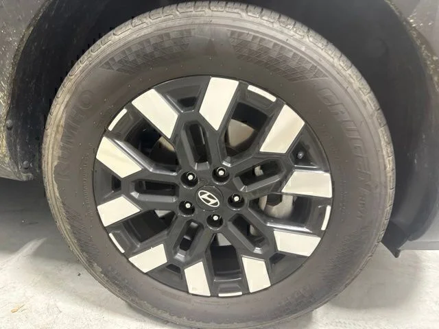 Used 2025 Black Hyundai SEL image 4