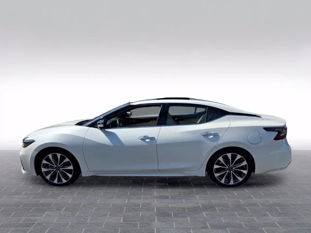 Used 2023 White Nissan Platinum image 4