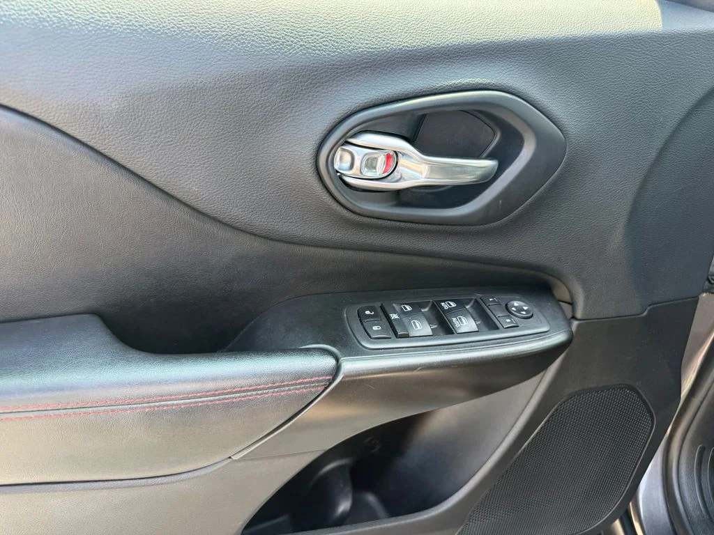 Used 2019 Gray Jeep Trailhawk image 5