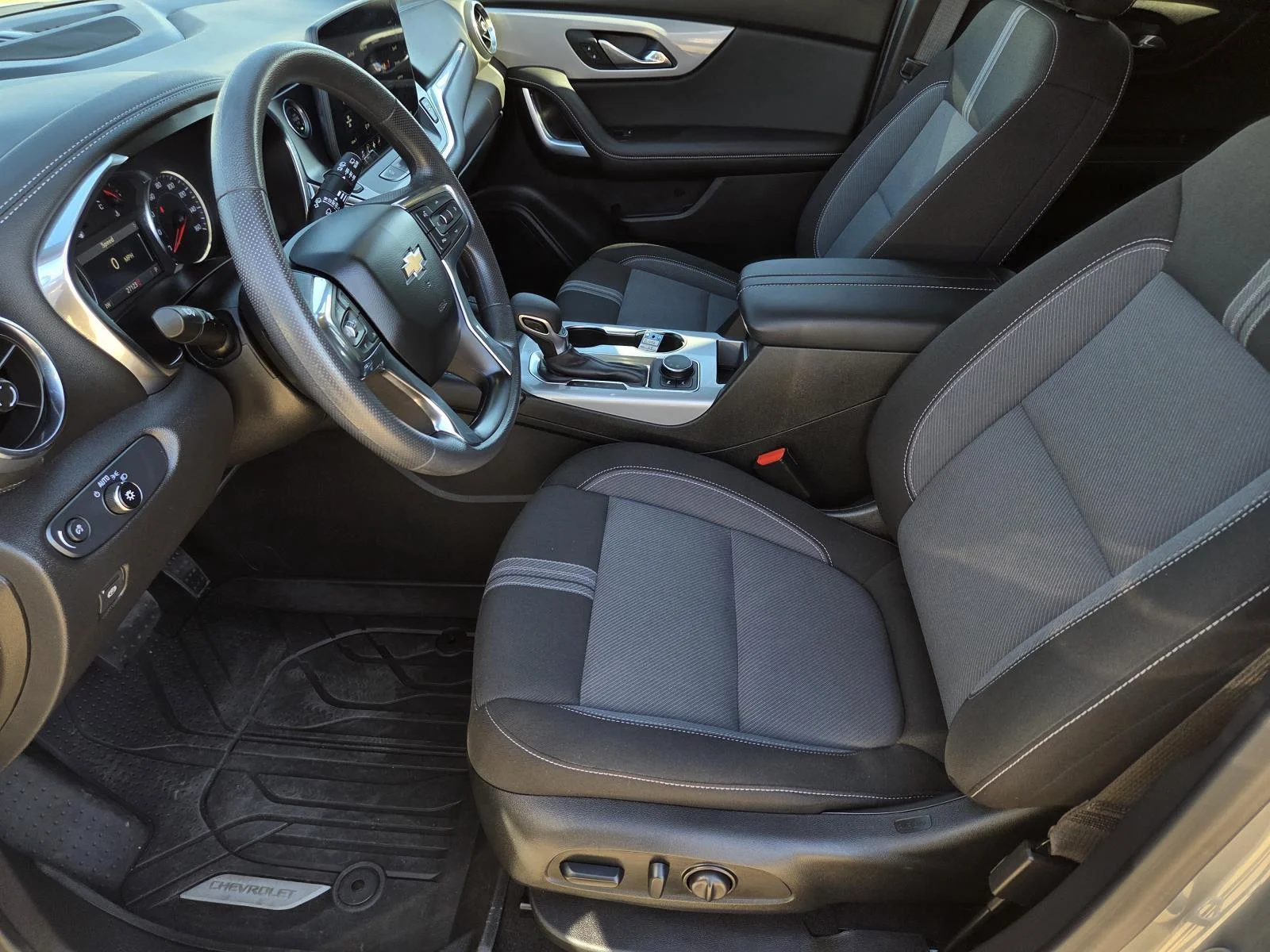 Used 2024 Sterling Gray Metallic Chevrolet LT image 27