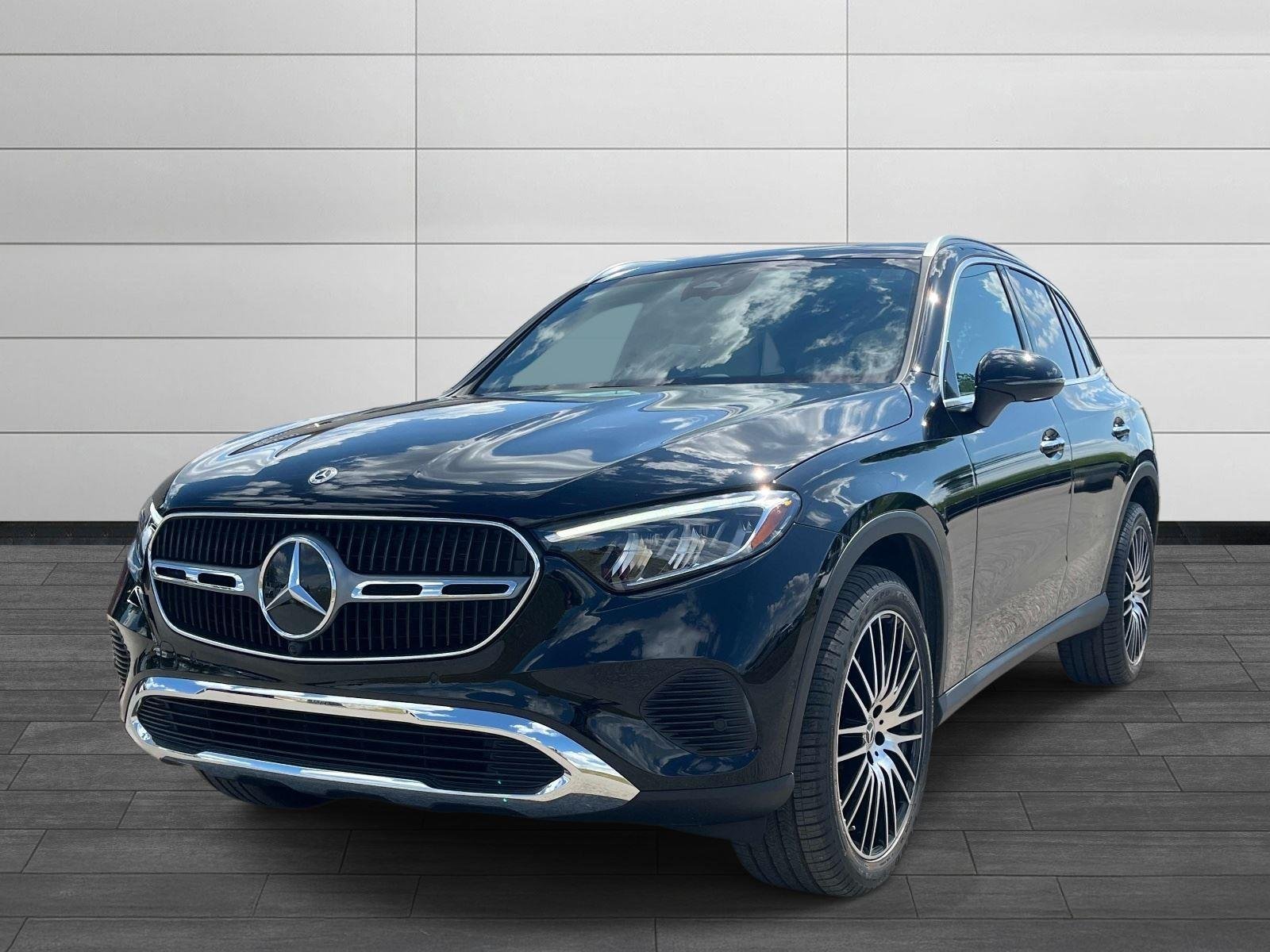 Used 2025 Black Mercedes-Benz GLC 300 image 6