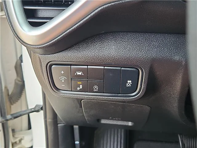 Used 2021 White KIA S (IVT) image 18