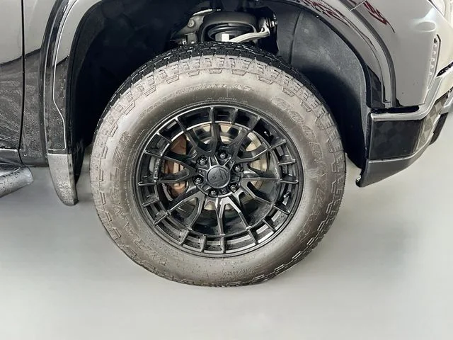 2025 GMC Sierra 1500 AT4 - Photo 40