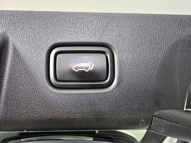 Used 2023 White Pearl Hyundai SEL image 30