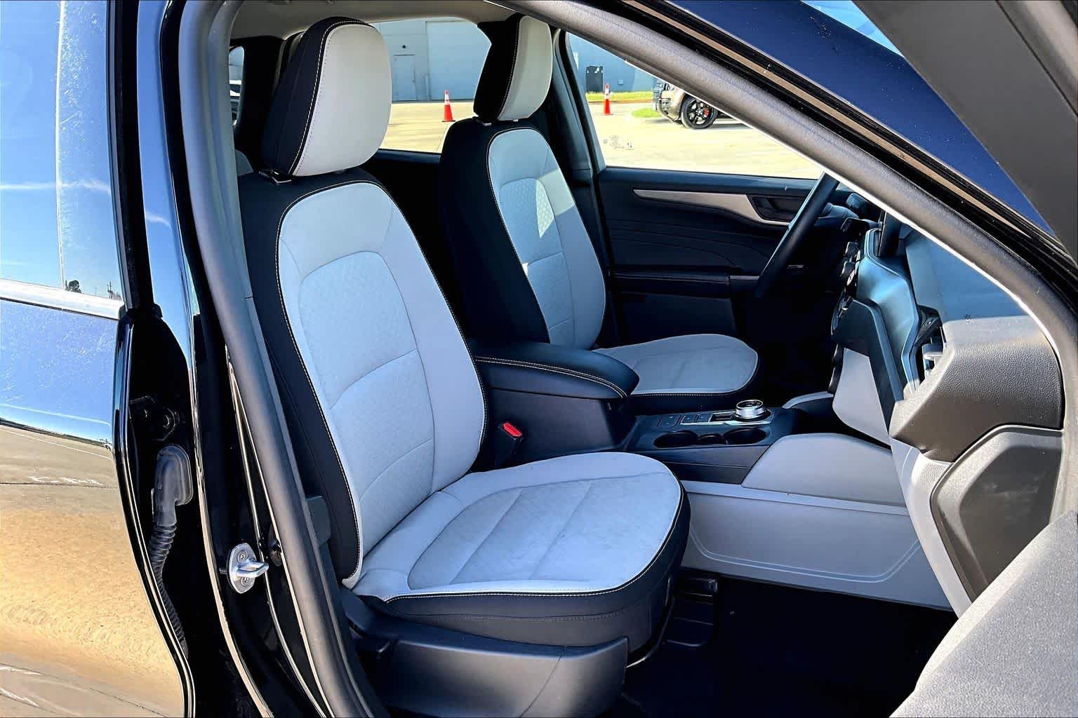 Used 2025 Agate Black Ford Active image 16
