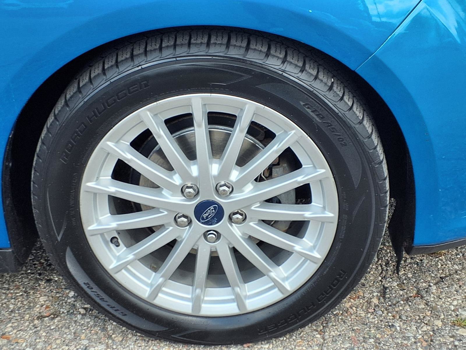 Used 2013 Blue Candy Metallic Tinted Clearcoat Ford SE image 27