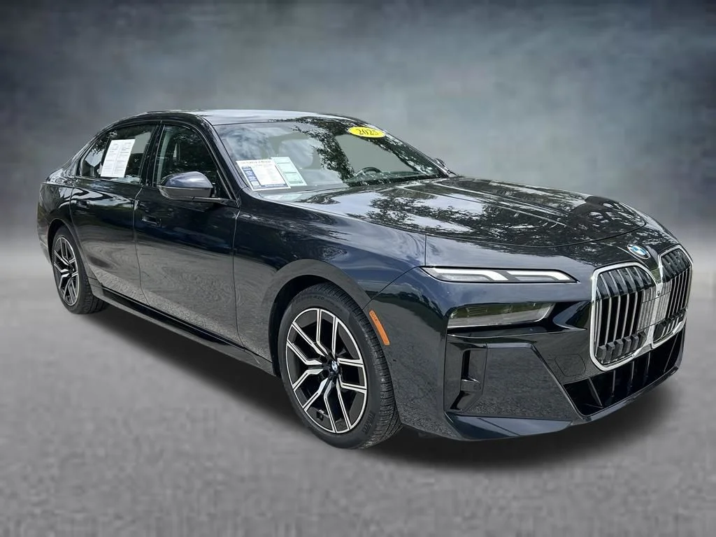 Used 2025 Carbon Black Metallic BMW 740i image 3