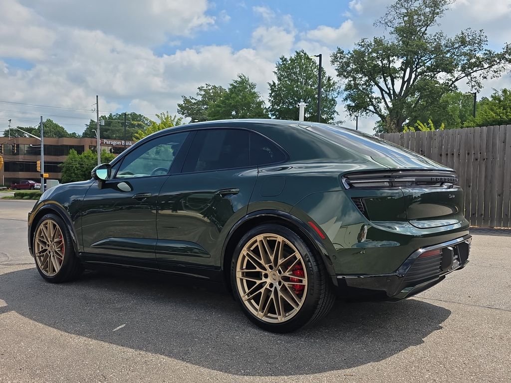 Used 2025 Green Porsche Turbo image 3