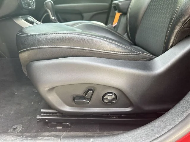 Used 2019 Red Jeep Latitude image 35