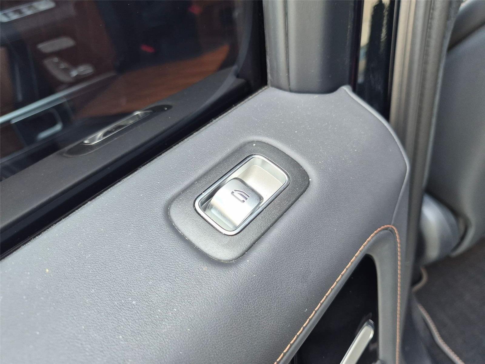 Used 2025  Mercedes-Benz G 550 image 26