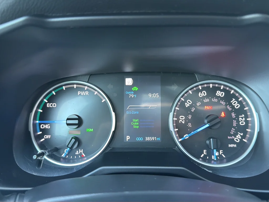 Used 2022 White Toyota XLE image 12