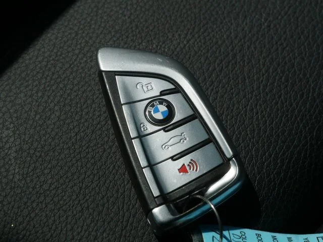 Used 2019 Blue Metallic BMW 540i xDrive image 37