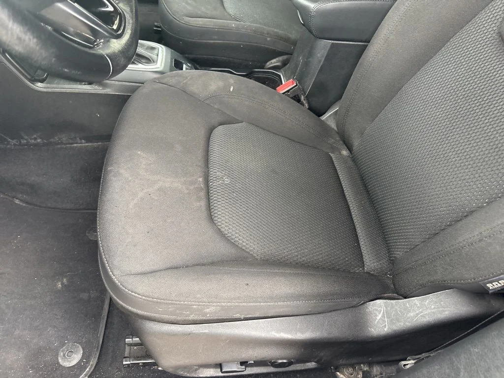 Used 2018 Blue Jeep Latitude image 12