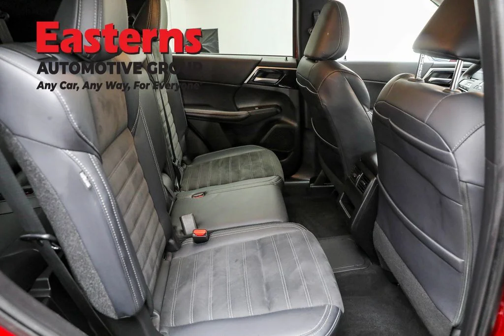 Used 2023 Red Mitsubishi SE image 22