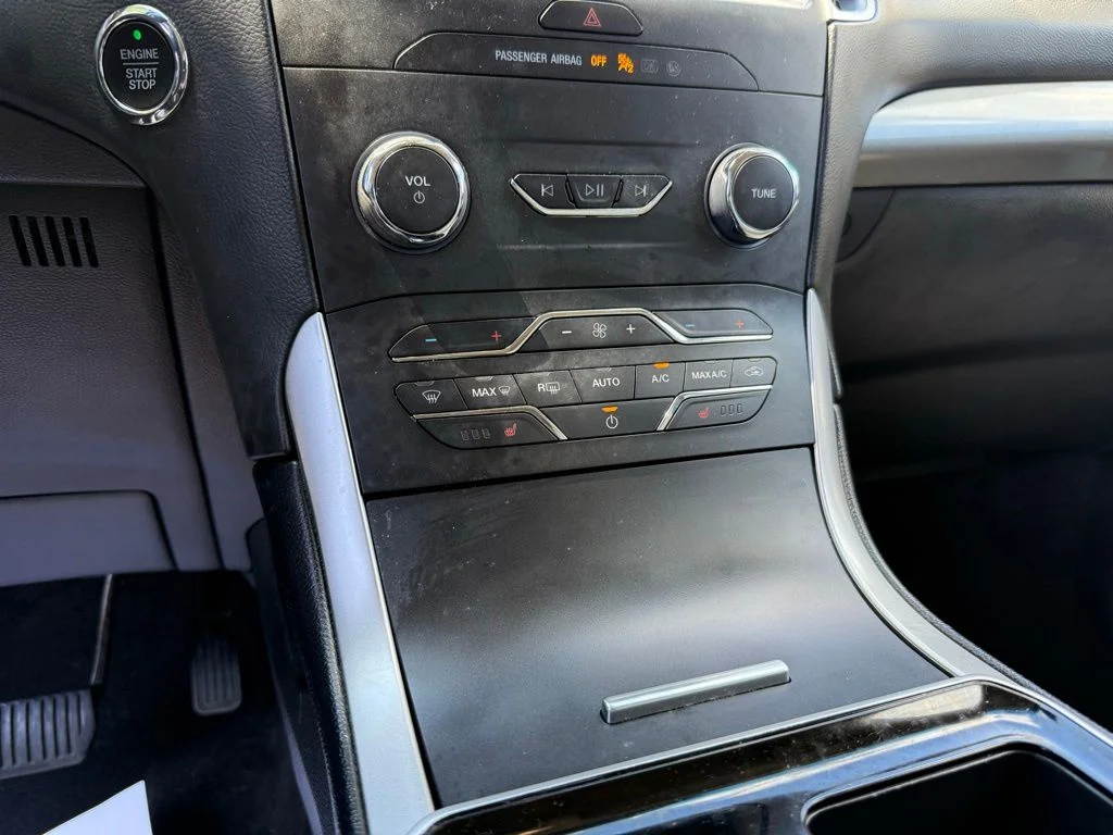Used 2019 Red Ford SEL image 16