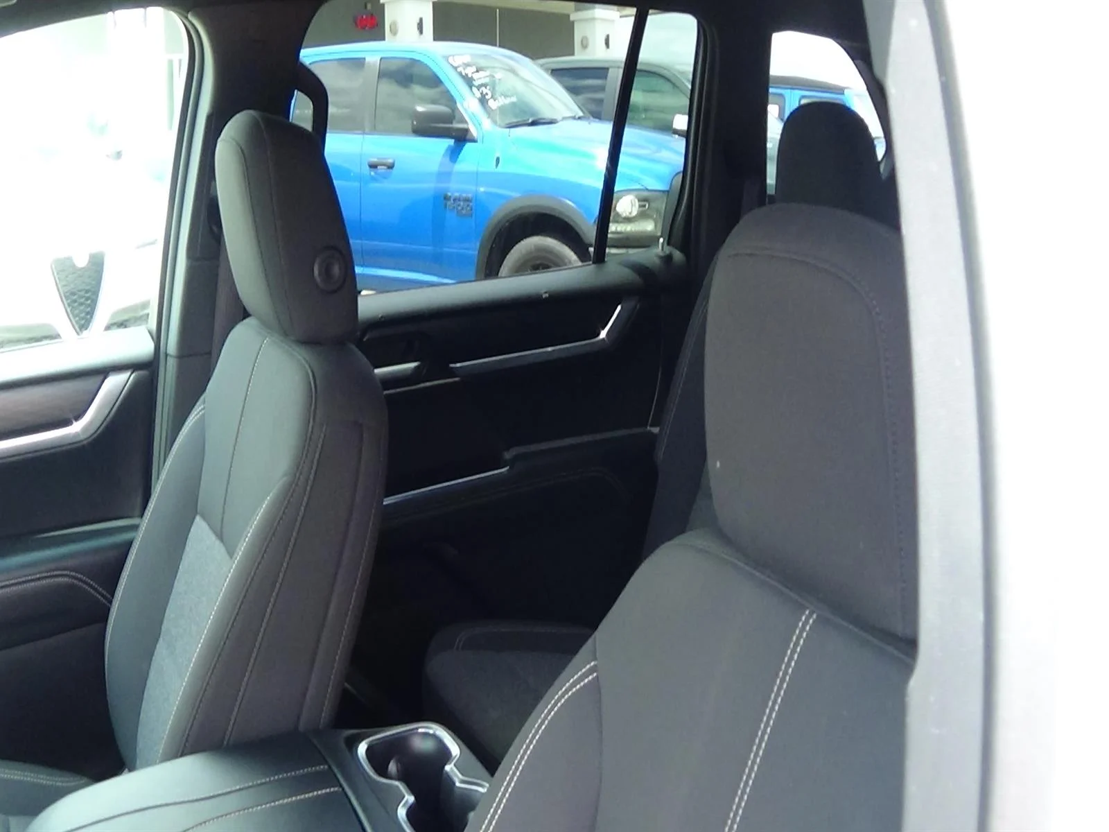 Used 2025 Summit White (gaz) GMC Elevation image 19