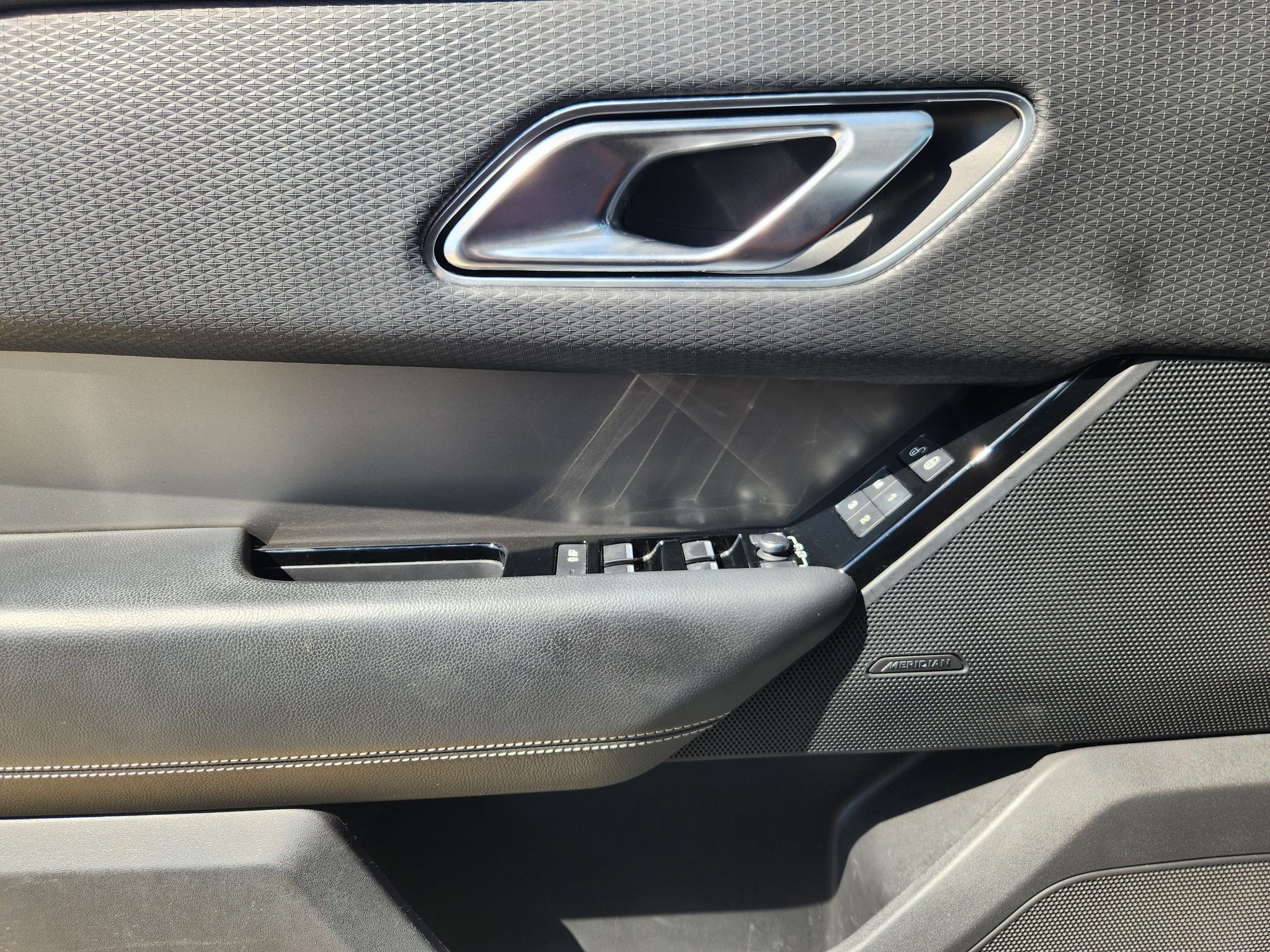Used 2018 Fuji White Land Rover S image 22