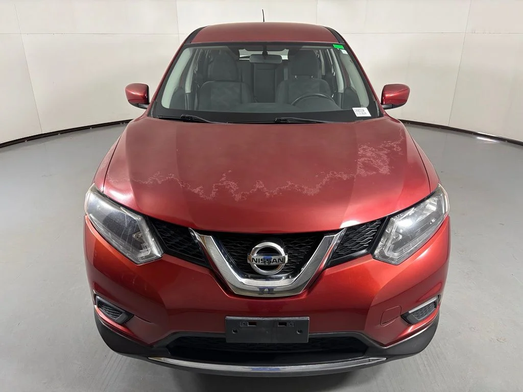Used 2016 Red Nissan S image 3