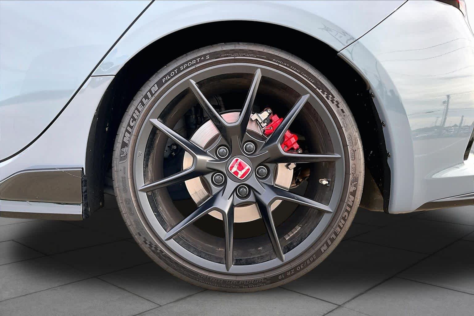 Certified Used 2025 Sonic Gray Pearl Honda Civic Type R image 11