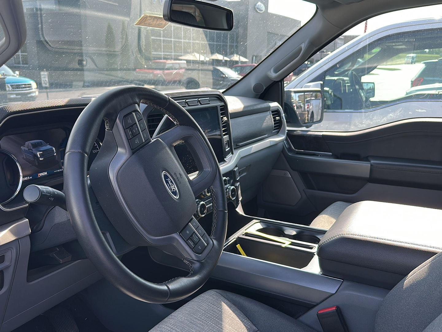 Used 2023 Avalanche Gray Ford XLT image 2