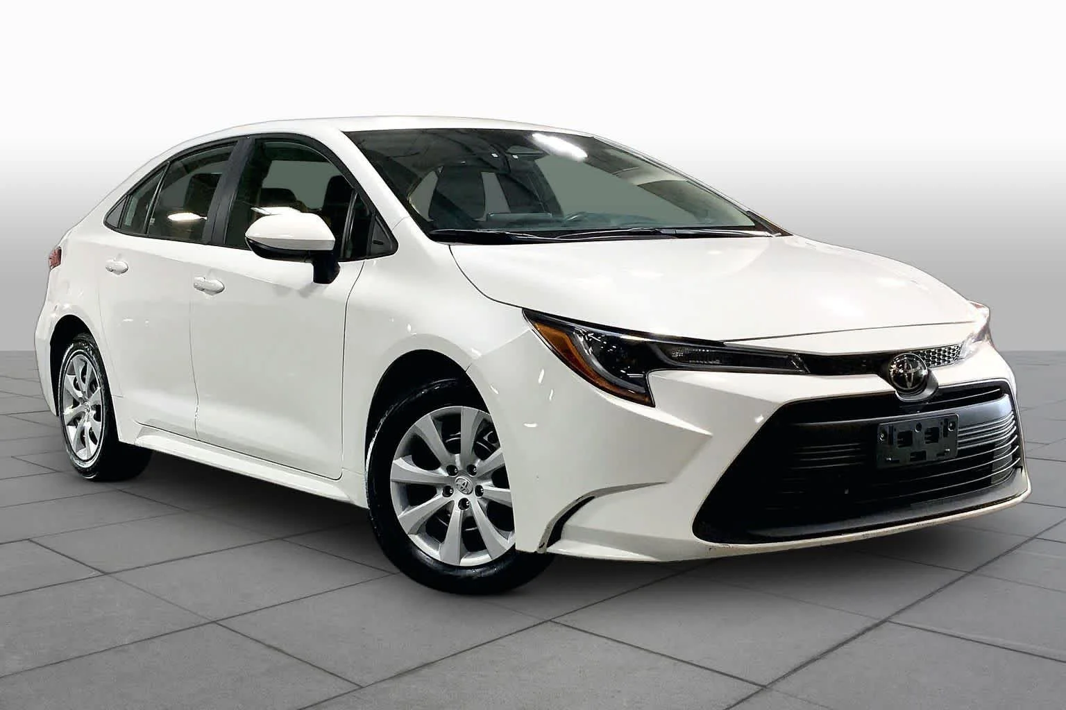 Used 2024 Ice Cap Toyota LE image 3