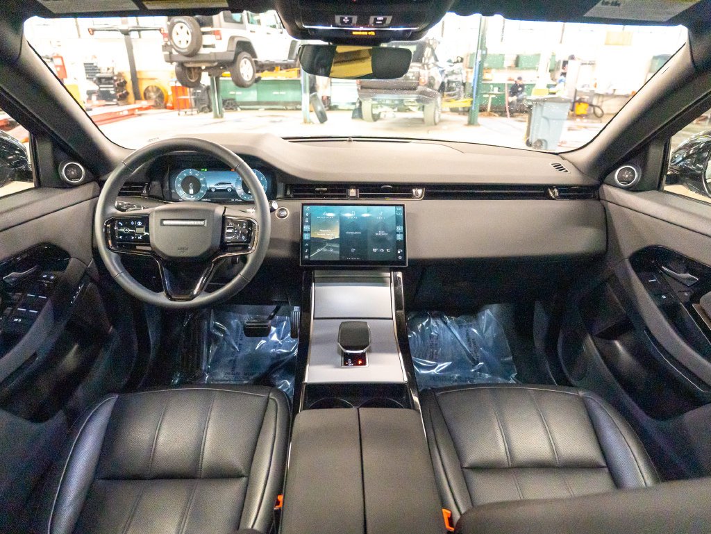 Used 2025 Black Land Rover S image 18