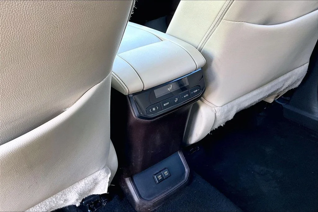 2021 Toyota Highlander XLE - Photo 10