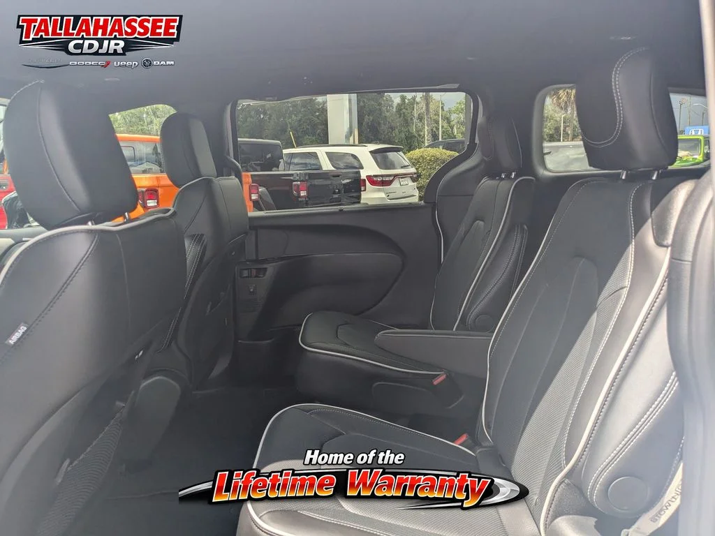 2026 Chrysler Pacifica Limited - Photo 16