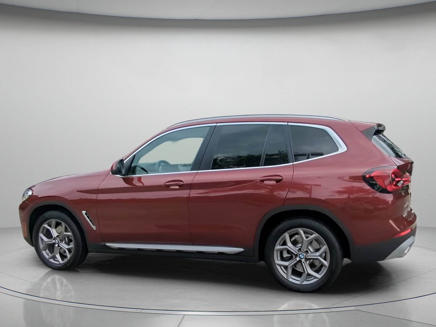 Used 2024 Aventurin Red Metallic BMW sDrive30i image 17