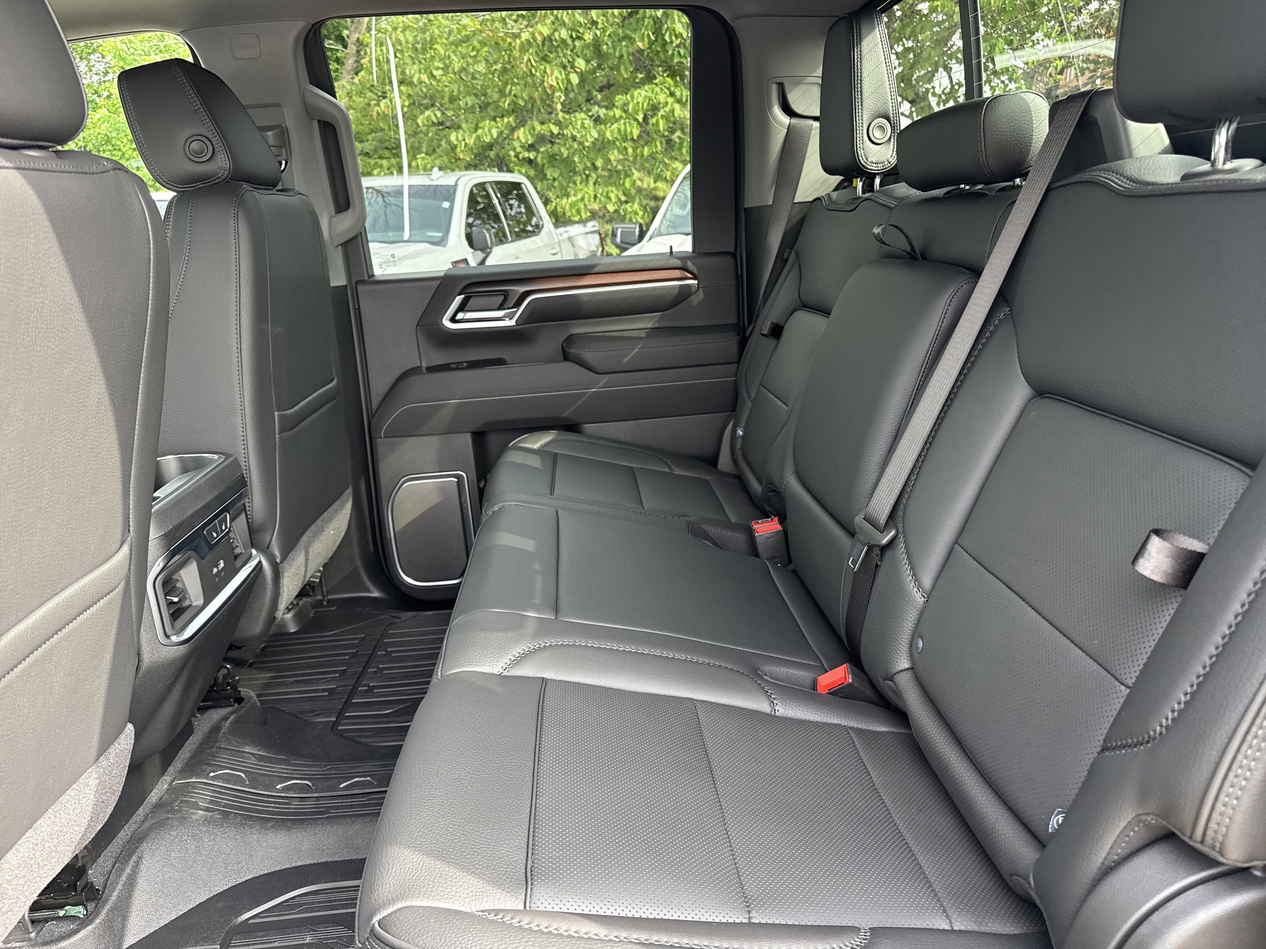 2026 GMC Sierra 2500HD Denali - Photo 4