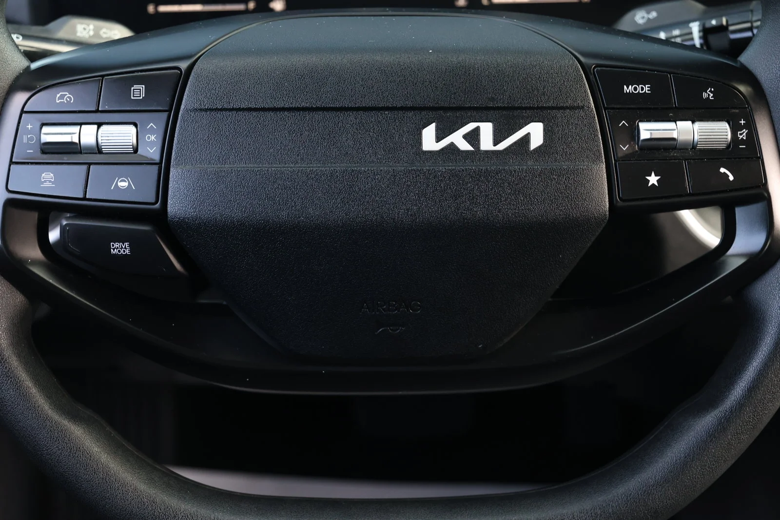2025 Kia K4 LXS - Photo 17