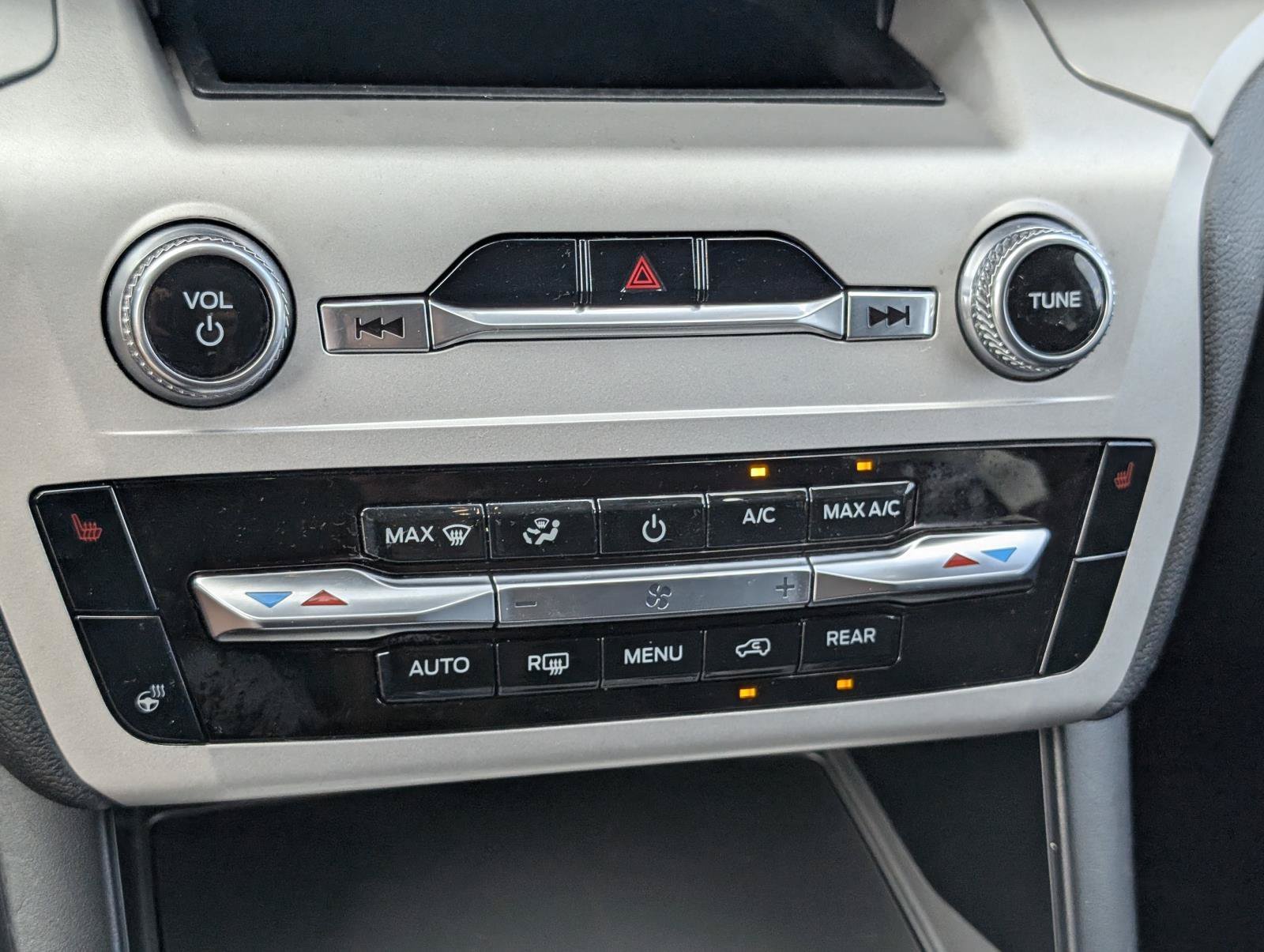 2023 Ford Explorer XLT - Photo 21
