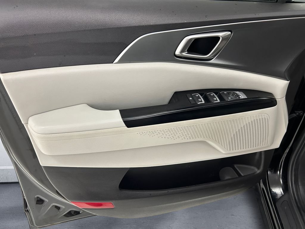 Used 2023 Black Kia LX Seat Package image 12