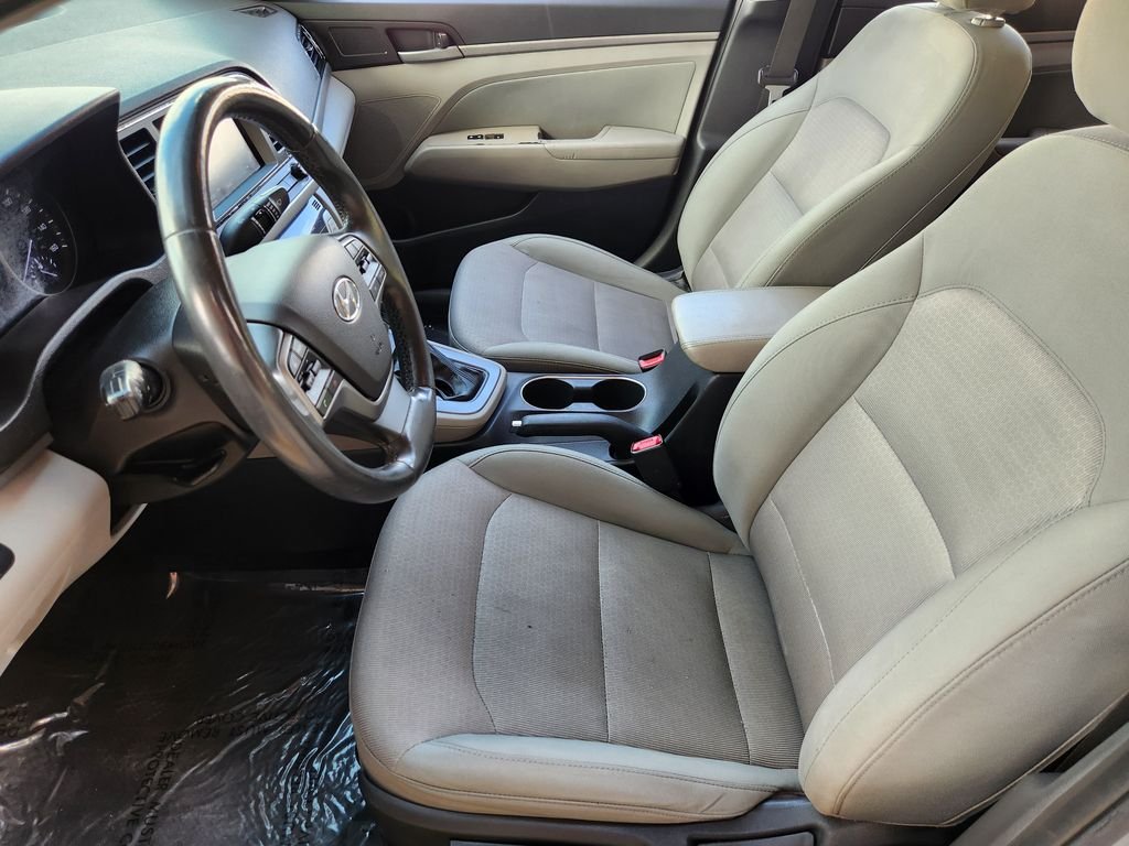 Used 2017  Hyundai SE image 15