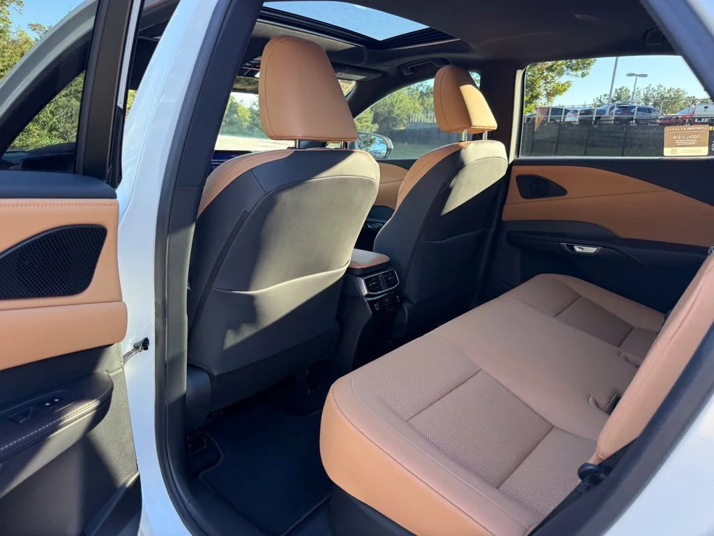 Used 2025 White Lexus 350 Premium image 25