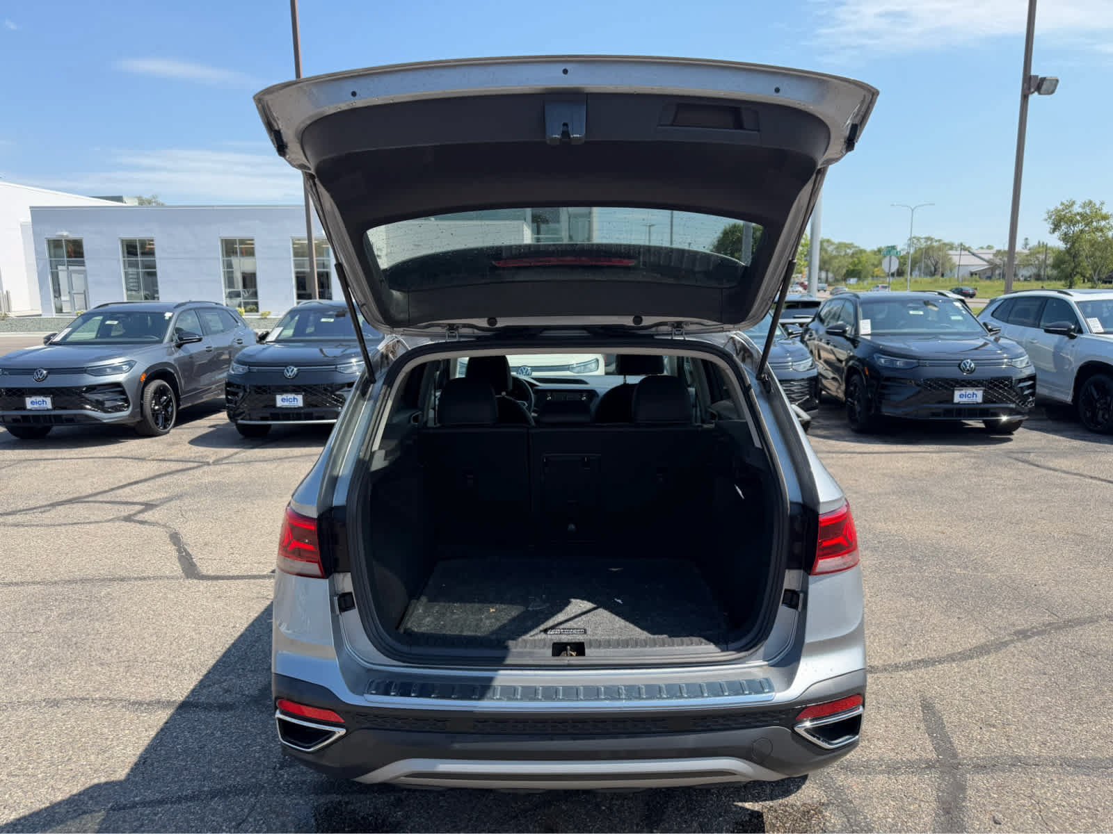 Used 2024 Silver Volkswagen SE image 6