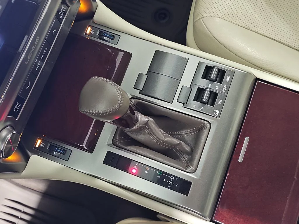 Used 2019 White Lexus 460 image 27