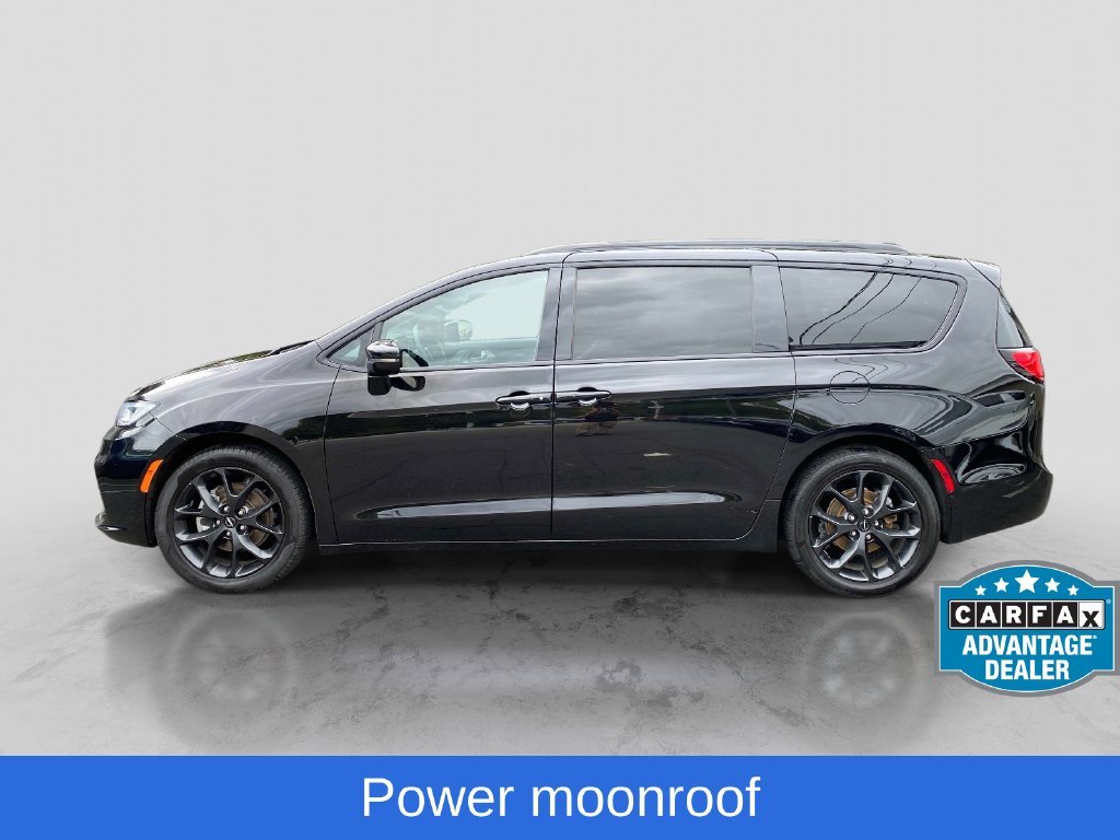Used 2025 Black Chrysler Limited image 3