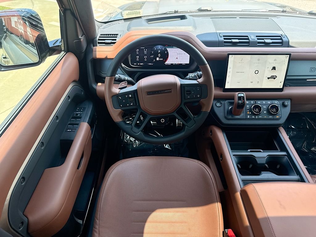 Used 2025  Land Rover OCTA image 11